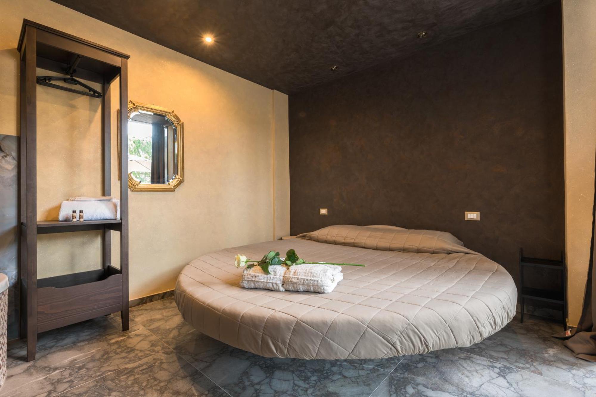 Garda Fantasy Paradise Silver O Gold Desenzano del Garda Luaran gambar
